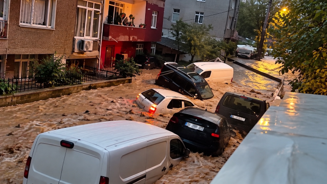 Sele teslim olan İstanbul'dan acı haber: Su birikintisindeki elektrik akımına kapıldı!