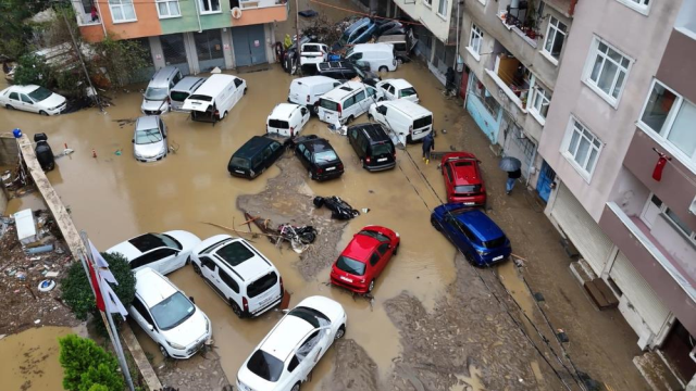 Felaketin boyutu gün ağarınca ortaya çıktı: Sarıyer’de selin meydana getirdiği maddi hasarın görüntüsü...