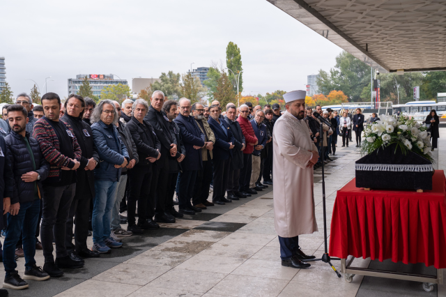 Yılların sanatçısı Alpay'ı sevenleri son yolculuğuna uğurlandı: Alpay Nazikioğlu kimdir?
