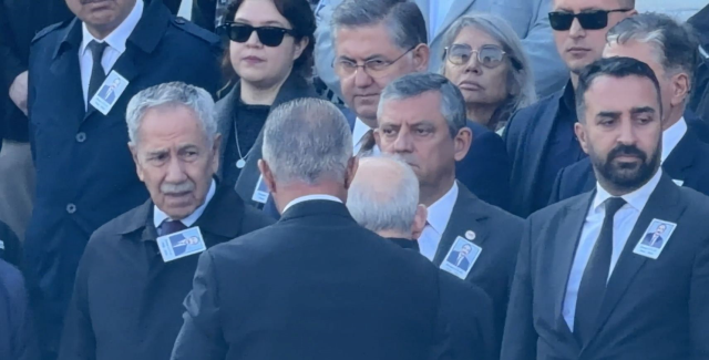 Kılıçdaroğlu ve Özel cenaze töreninde bir arada görüntülendi
