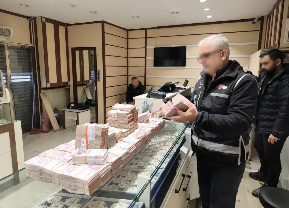Kuriş soruşturmasında son dakika: F serisi 1 dolarlar bulundu!
