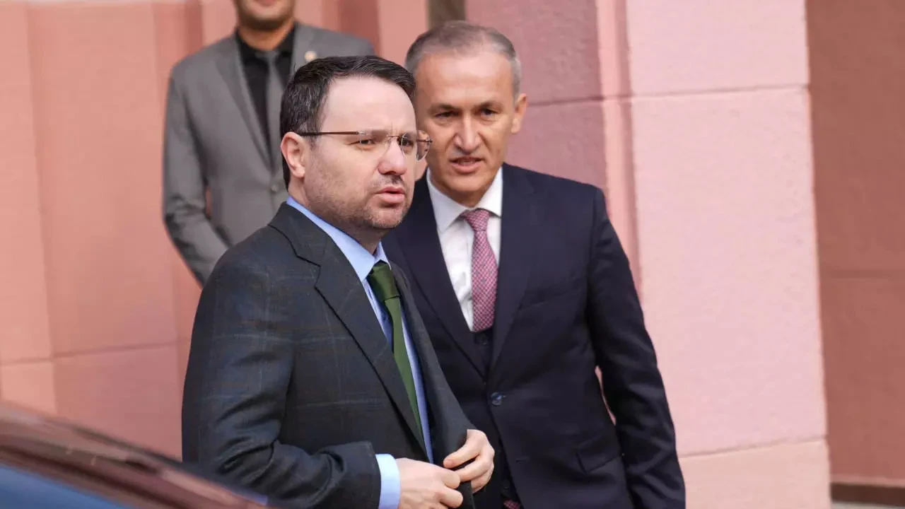 Özgür Özel hakkında karar çıktı: Bakan Gürlek'e 750 bin TL manevi tazminat ödeyecek