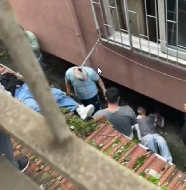 Eve kilitlenen 2 genç kızın kaçış planının sonu ağır oldu: Sarkıttıkları çarşaf çözülünce 3'üncü kattan düştüler!