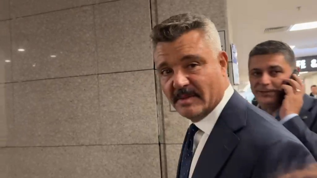 Sadettin Saran hakim karşısına çıkmak için geldiği adliyede yeni imajı ile dikkat çekti!