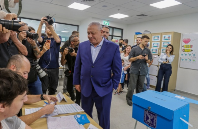 İsrail'de seçim sona erdi: Netanyahu için sonuç hüsran, gözler şimdi koalisyon pazarlıklarında!