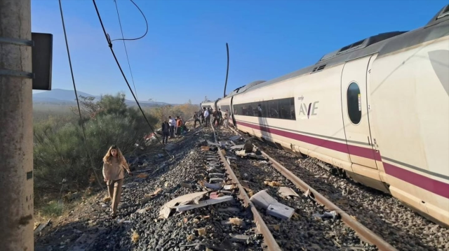 İspanya’daki korkunç tren kazası bakın neden meydana gelmiş!