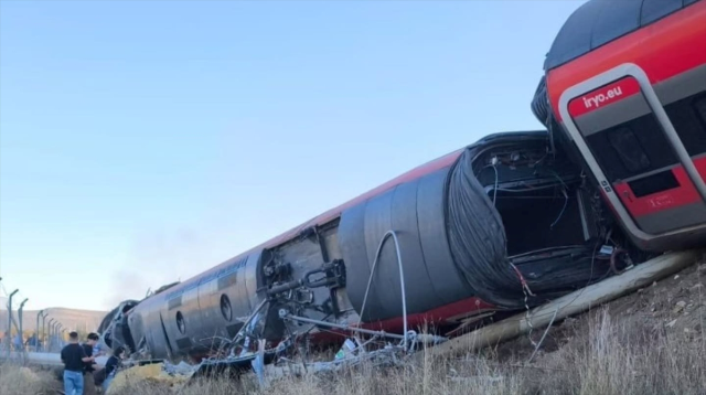 İspanya’daki korkunç tren kazası bakın neden meydana gelmiş!