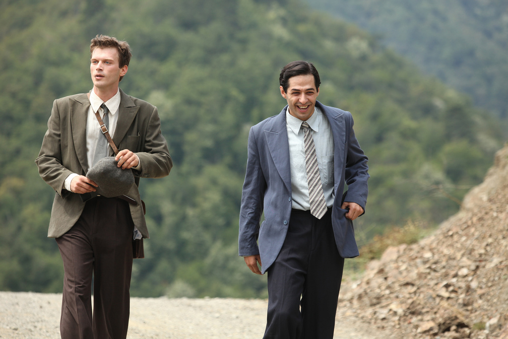 Kıvanç Tatlıtuğ, La Casa De Papel dizisinde mi oynayacak?