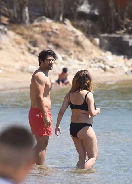 Canan Ergüder'in bikinili pozları | Kenan Ece ve Canan Ergüder'in plaj sefası