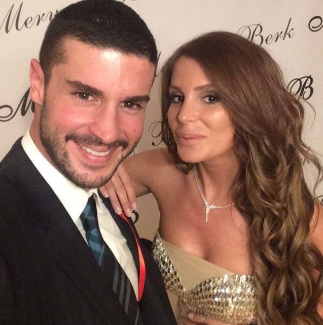 Berk Oktay'ın çıplak fotoğraflarını eşi Şarapçıoğlu paylaşmış!