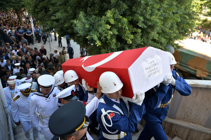 Tunceli'de donarak şehit olan askerin Mersin'deki evine ateş düştü