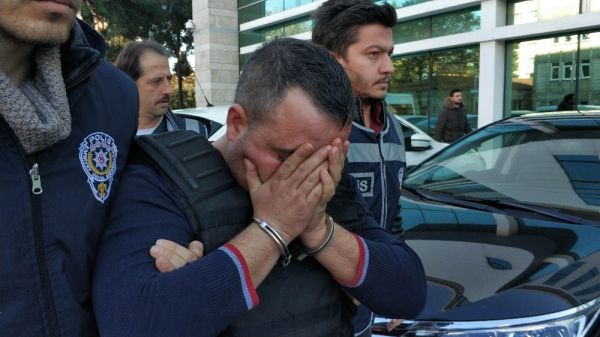 Önce karısını 25 yerinden bıçakladı sonra "Bir anlık sinirle oldu." dedi