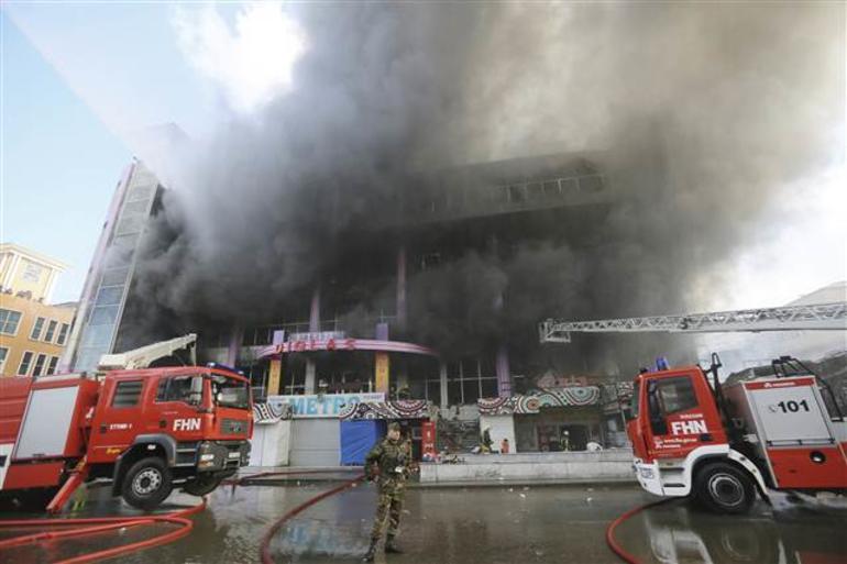 Alışveriş merkezinde yangın çıktı!