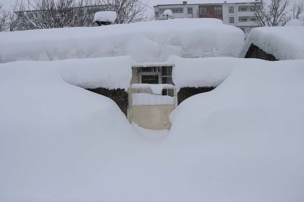 Kentte evler arabalar kara gömüldü!