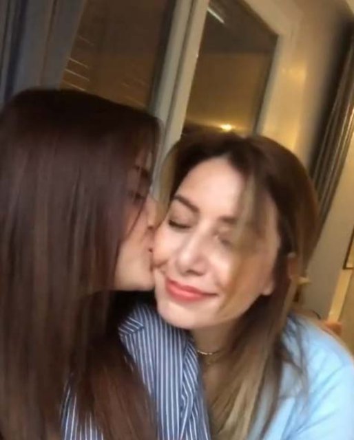 Hande Erçel'in acı günü! Annesi hayatını kaybetti!Hande Erçel'in acı günü! Annesi hayatını kaybetti!.jpg