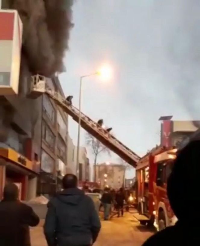 Ankara'da mobilyacılar sitesinde yangın!