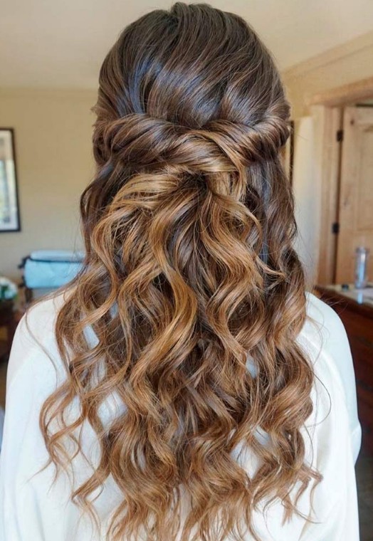 Mezuniyet saçları 2019 | En güzel mezuniyet saç modelleri |Kısa, topuz, dalgalı, sade