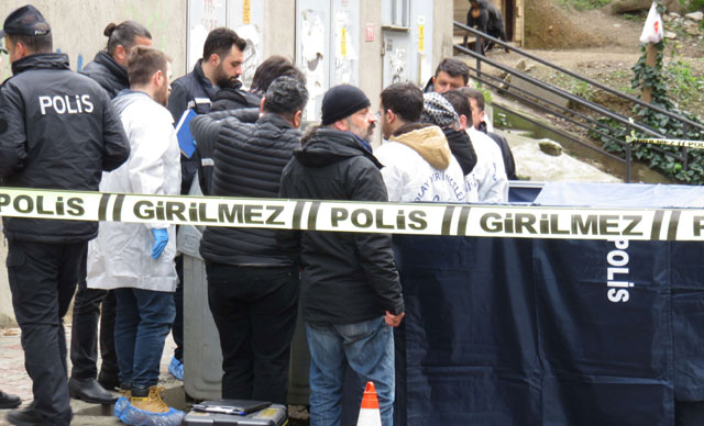 Kadıköy'de çöp konteynerinde erkek bacakları bulundu