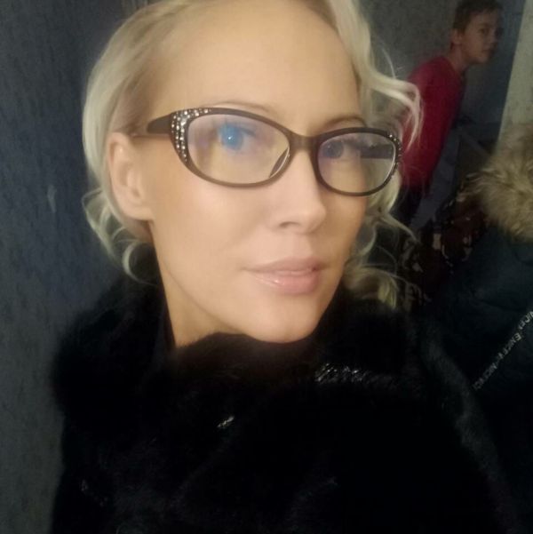 Eski güzellik kraliçesi 13 yaşındaki kızının bekaretini satışa çıkardı!