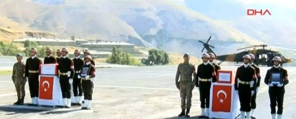 Hakkari'de şehit edilen anne ve 11 aylık bebeğine askeri tören