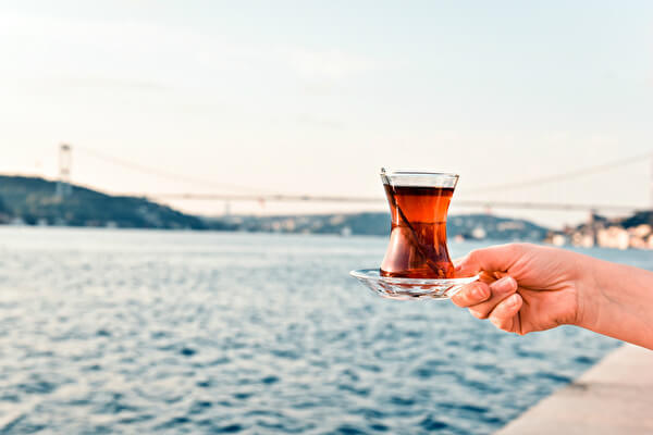 Siyah çayın faydaları nelerdir? Neye iyi gelir? Hangi tedavilerde kullanılır?