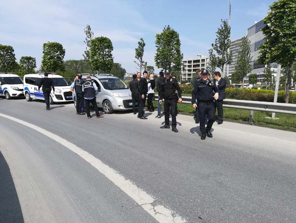 Bahçelievler'de gaspçı 1 milyon 200 bin TL'yi kaptığı gibi kaçtı