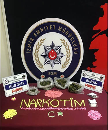 İzmir'deki torbacıların evinden binlercesi çıktı