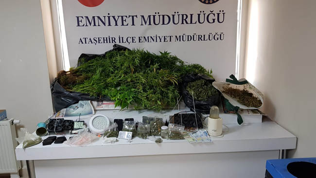 Ataşehir'de uyuşturucu operasyonu "O kadar çıkmıyor ki ufacık hepsi"