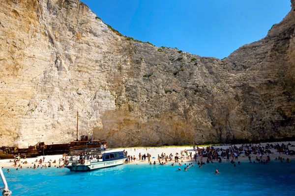 Yunanistan'ın popüler plajı Navagio çöktü!