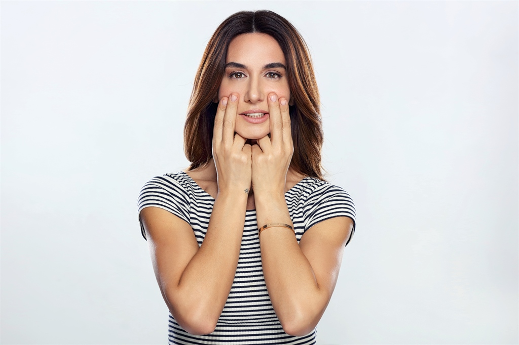 Yüz yogası nedir? Nasıl yapılır? Ünlüler yüz yogasını nasıl yapıyor?