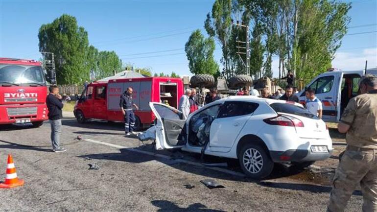 Korkunç kaza! Otomobille iş makinesi çarpıştı: Ölü ve yaralılar var