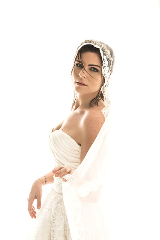 Pelin Öztekin'in Gelinlikli Fotoğrafları