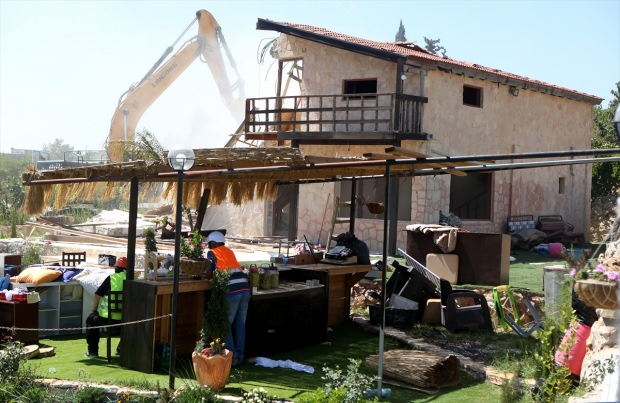 Tüm dünya onu konuşuyor! Müslüman kadın tek başına onlara direndi! 