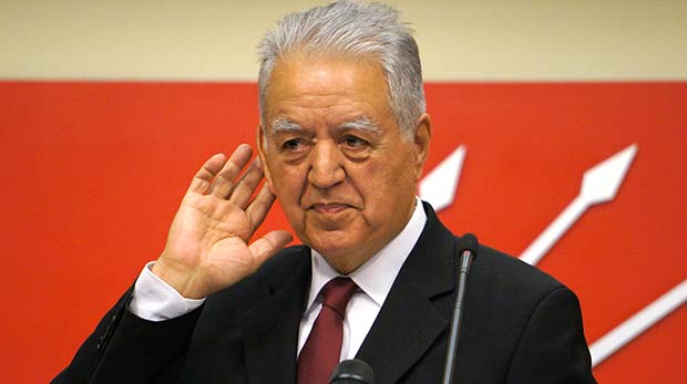 Faruk Loğoğlu kimdir, aslen nerelidir, kaç yaşındadır?