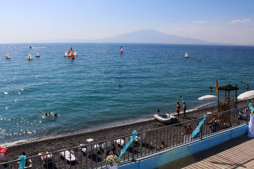 Türkiye'nin 'Mavi Bayrak' alan ilk gölü Van Göl'ü oldu!