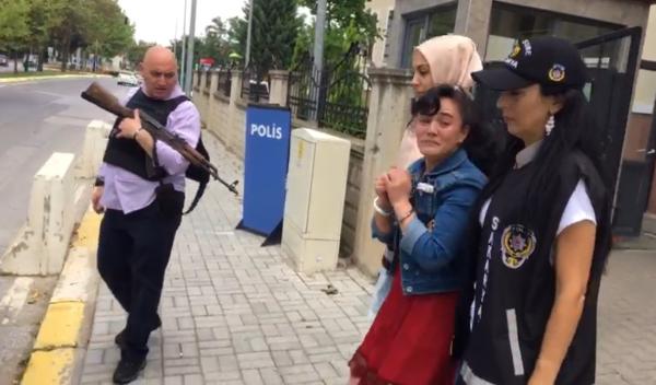 Yeni doğum yapan anne bebeğini camdan attı! 10 yıl hapsi isteniyor