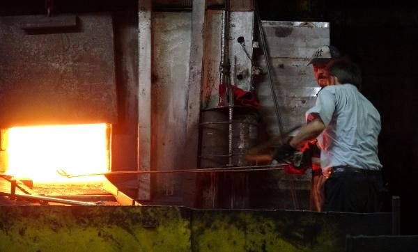 1200 derece sıcaklık karşısında oruç tutan emekçi işçiler