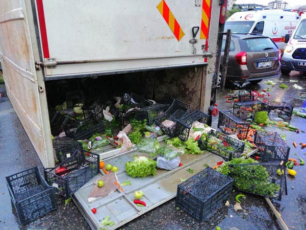 Zincirleme kaza: 8 araç birbirine girdi!