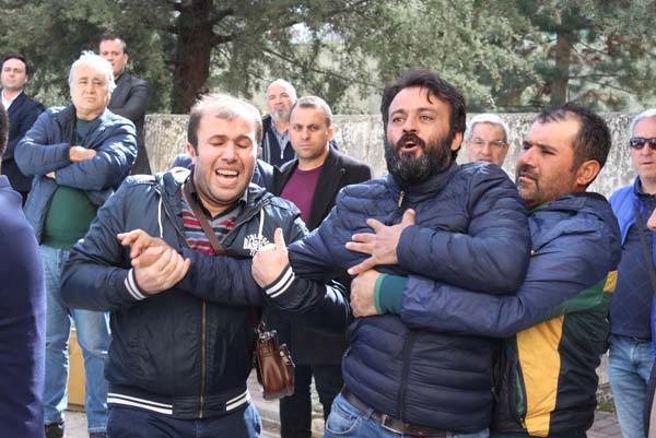 Osmangazi Üniversitesi Saldırısında Hayatını Kaybedenlerin Cenazesinde Gergin Anlar