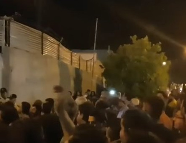 İran karıştı! Halk sokağa döküldü, ölü ve yaralılar var