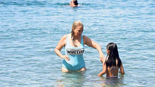 Yeşim Salkım mayolu görüntülendi 'Benden bu kadar'