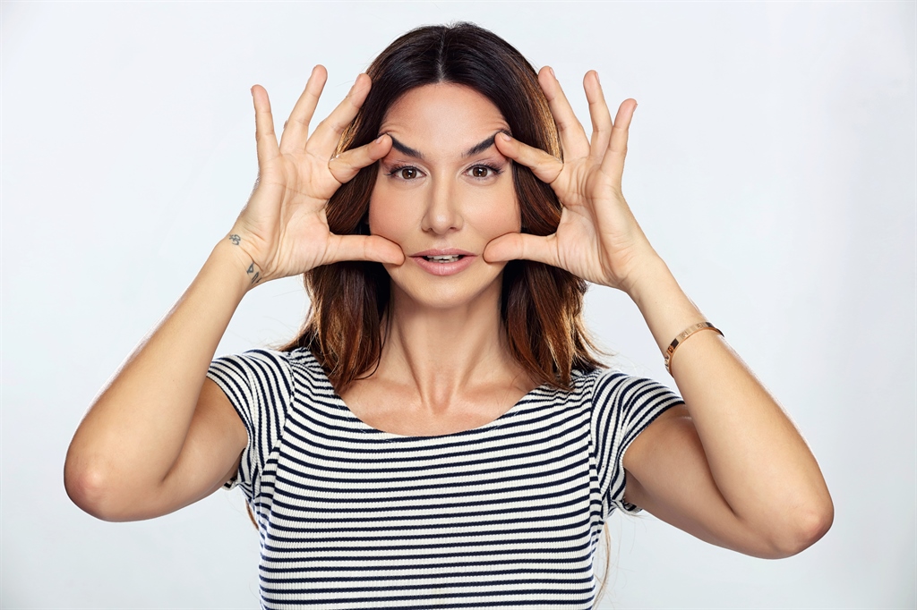 Yüz yogası nedir? Nasıl yapılır? Ünlüler yüz yogasını nasıl yapıyor?