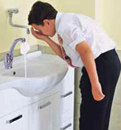 Abdest nasıl alınır? Abdest alınışı erkek, kadın, resimli, kısaca Diyanet 2021