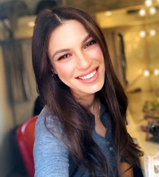 Yüsra Geyik kim? Kaç yaşında? Evli mi? Instagram adresi ne? Arkak Sokaklar Zeliş kim?