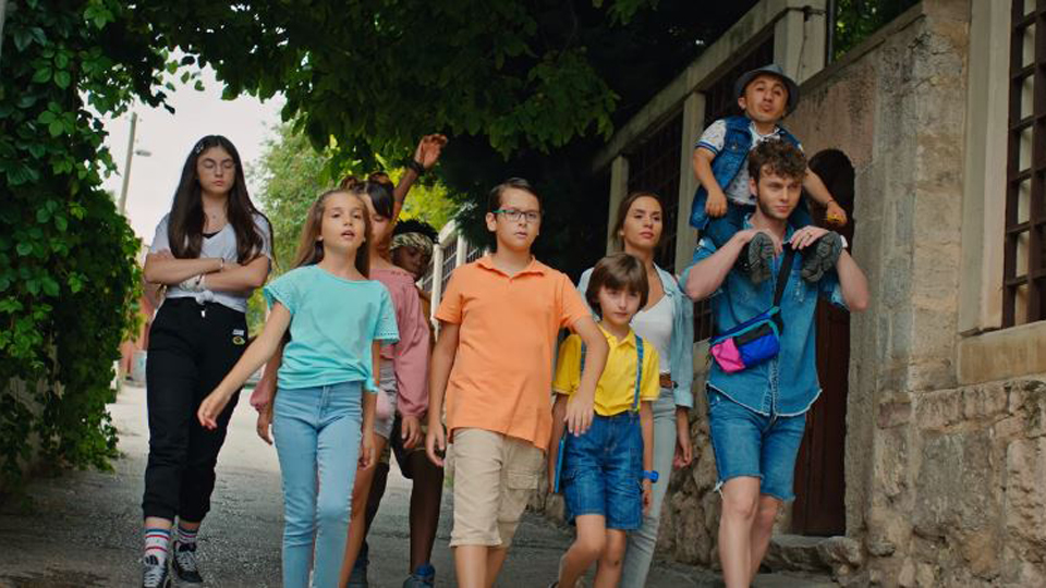 Masal Şatosu: Sihirli Davet fragman izle | Masal Şatosu: Sihirli Davet oyuncuları