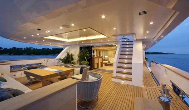 Görenlerin bir daha baktığı yat, Bodrum'da