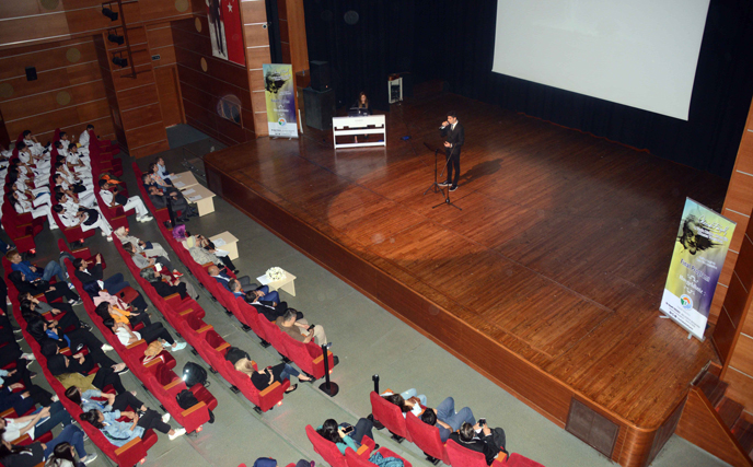 Tuzla Liselerarası Şiir Okuma Yarışması'nda dereceye giren öğrenciler ödüllendirildi