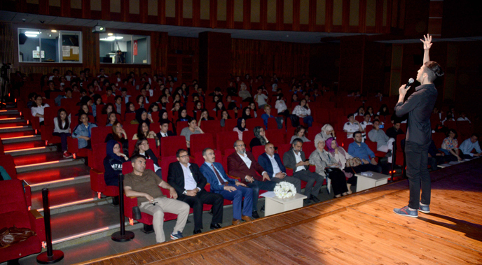Tuzla Liselerarası Şiir Okuma Yarışması'nda dereceye giren öğrenciler ödüllendirildi