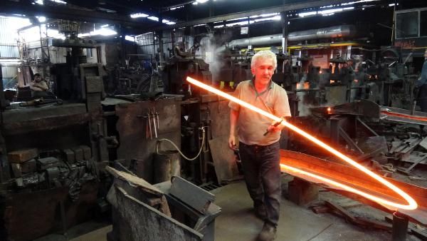 1200 derece sıcaklık karşısında oruç tutan emekçi işçiler