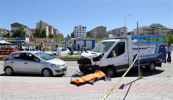 Oğlunu YKS'ye bırakan baba trafik kazasında öldü, polis telefonu açamadı